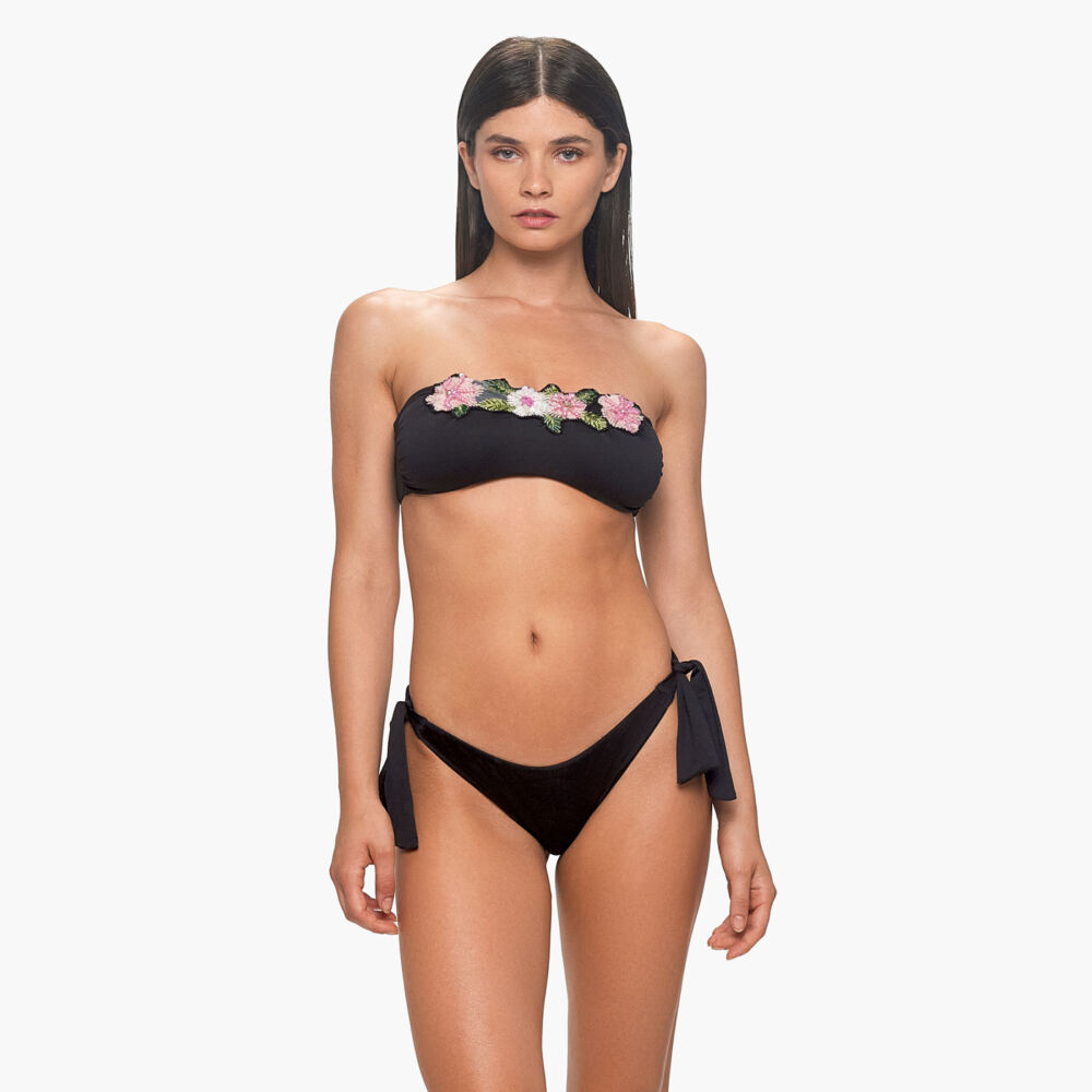 Bikini fascia con applicazione fiori paillettes, colore nero. Collezione Estate 2023